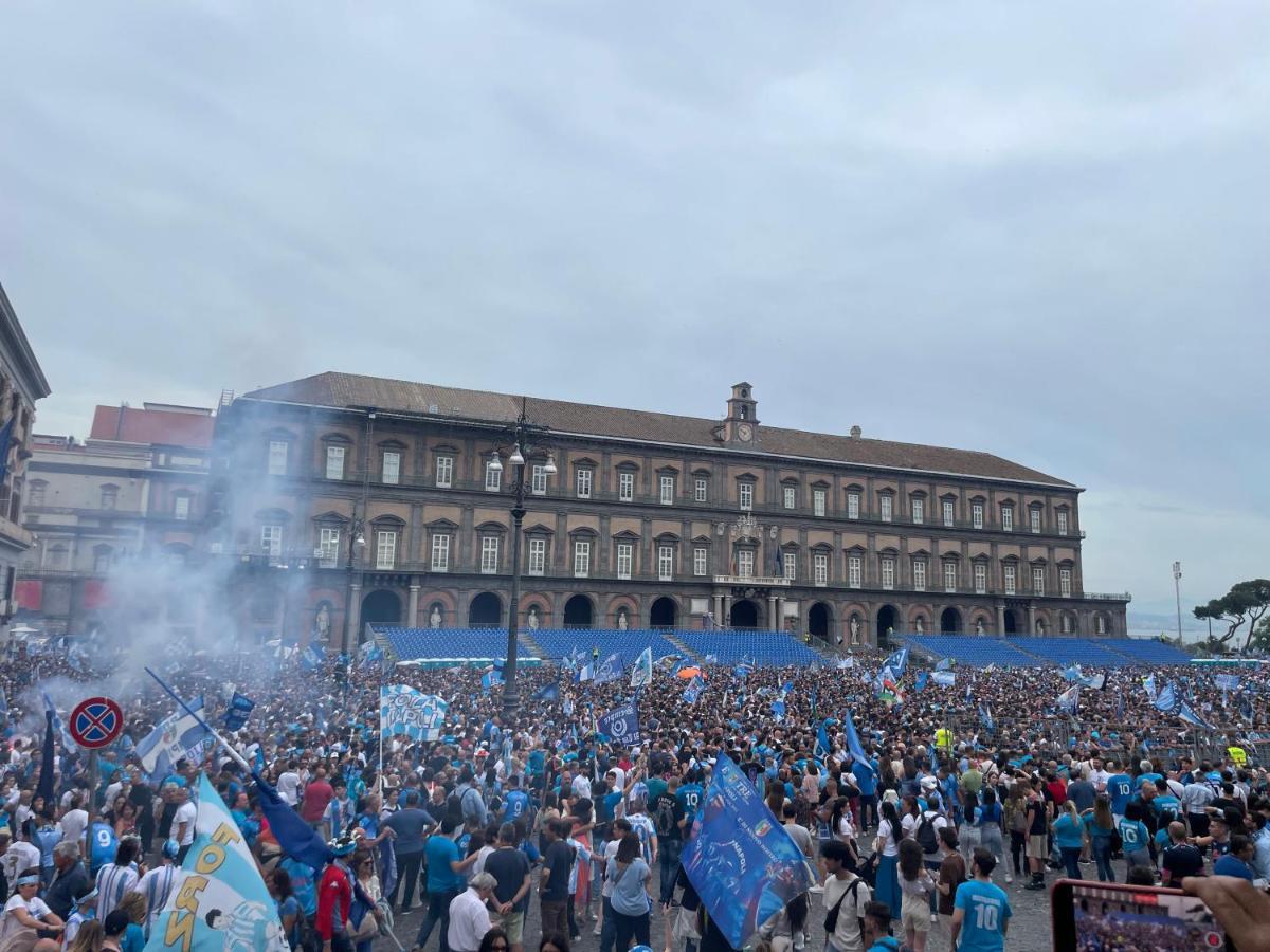 Casetta Piazza Plebiscito Neapel Exteriör bild